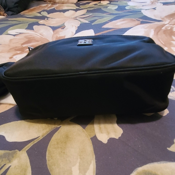 Tory Burch Virginia Nylon Shoulder Bag - Picture 8 of 11